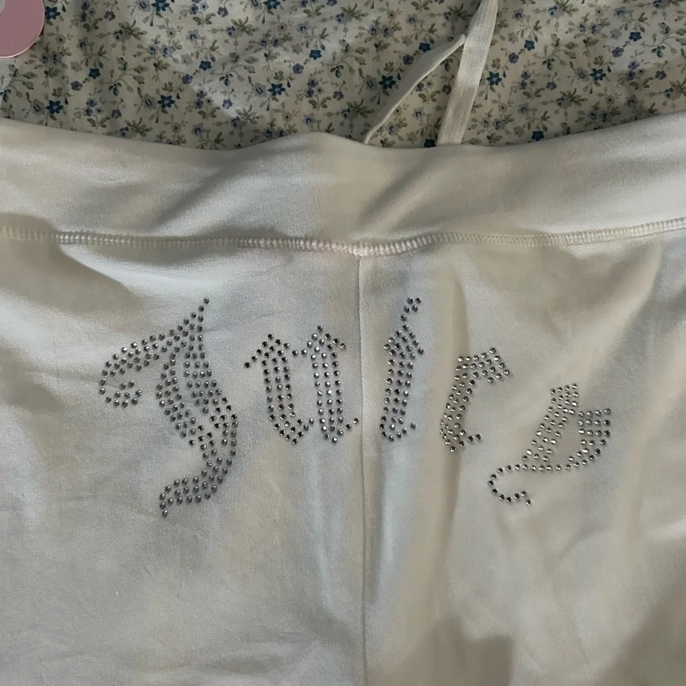 Juicy Couture X Cinnamoroll sweats. - Picture 3 of 3